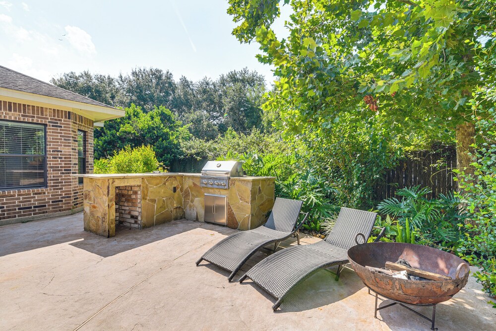 Pool & Hot Tub: Family-friendly Houston Area Home!