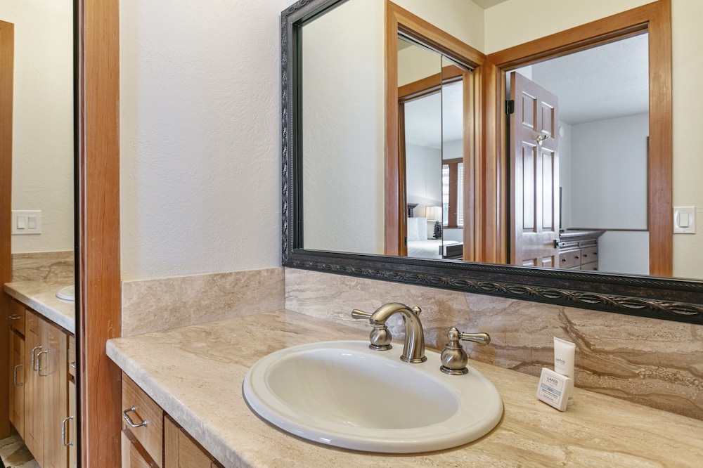 11 - Two Bedroom with Spa Enclave 2 Condo