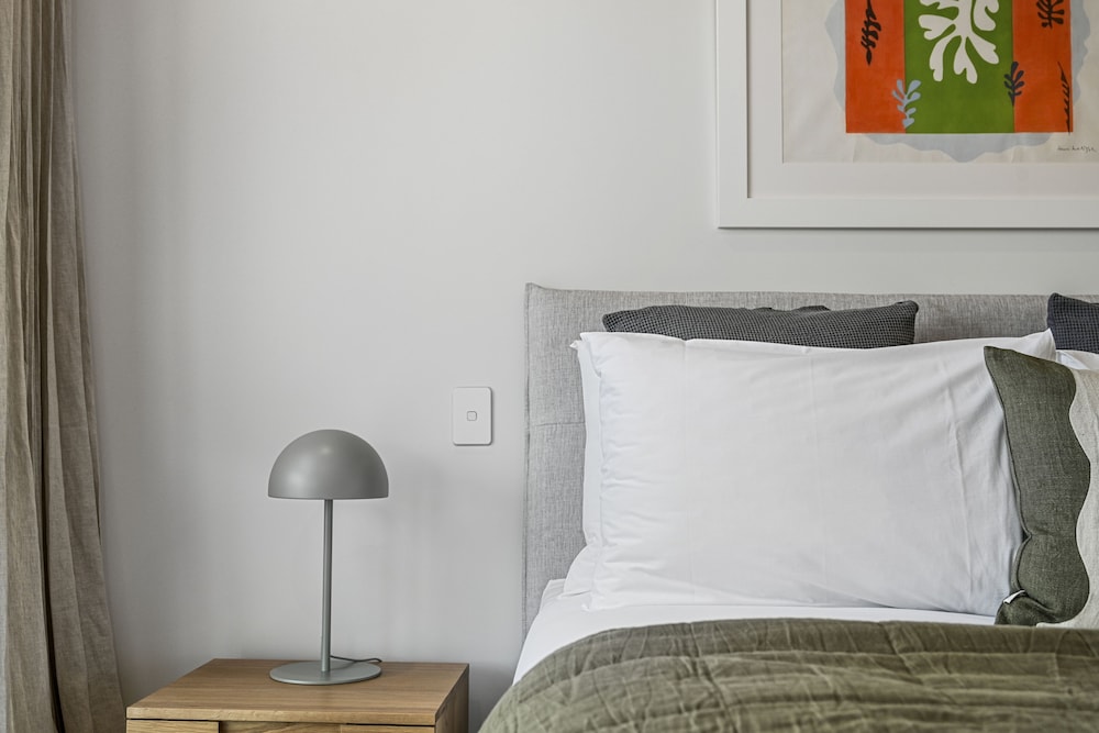 Chic contemporary in Wynyard Quarter view 5