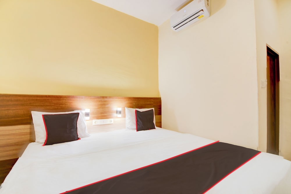 Capital O Pusat Kota Pekanbaru Near Mall Living World Formerly Radja Homestay