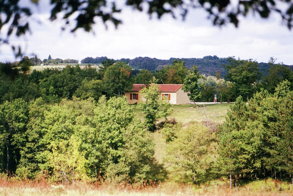 Quiet Holiday Home With Shared Pool view 3
