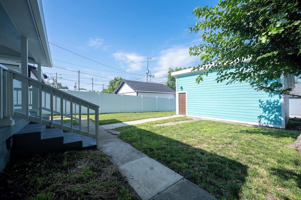 Spacious 5-Bedroom Blue Bungalow