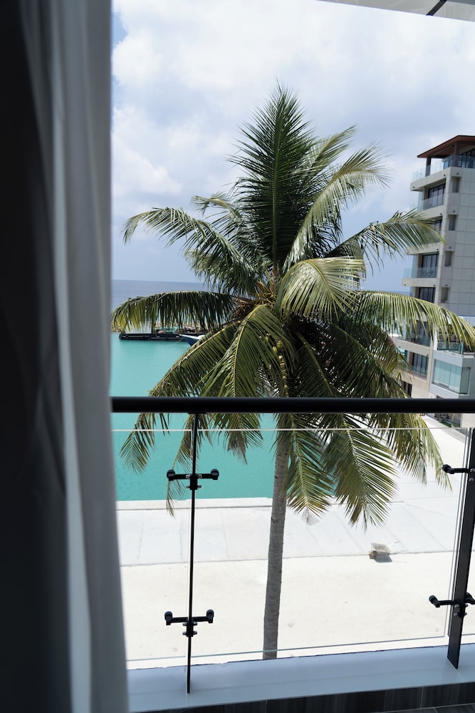Wings by Hawks Hotels Kamadhoo Baa Atoll