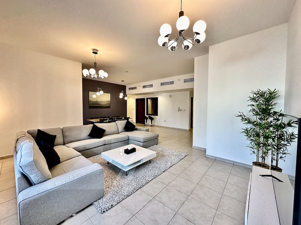 Lux BnB Executive Tower Business Bay