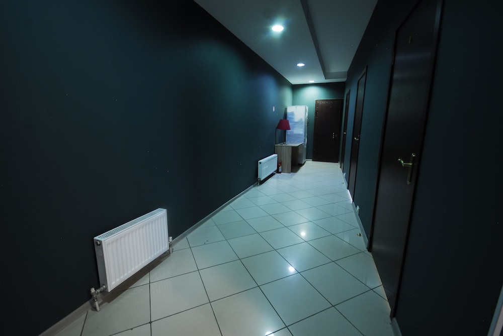 Landmark City Hotel - Hostel