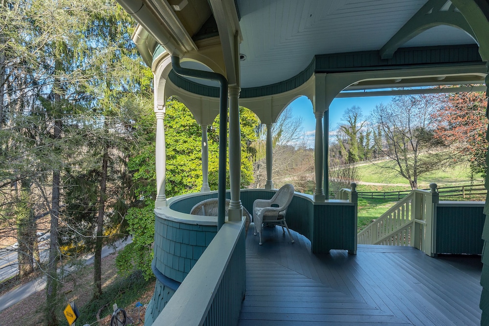 Engadine Inn  Cabins - Property Image 84