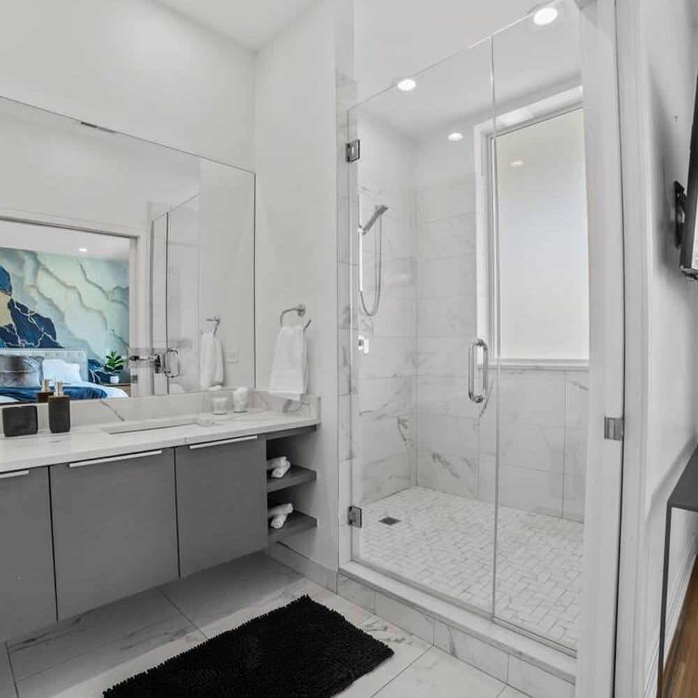 4-bedroom Condo Near Fulton Market w Rooftop