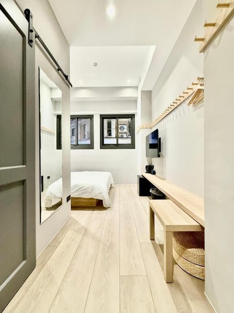 N2 Hotel