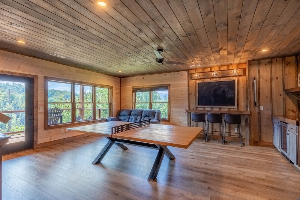 Raccoon Ridge Retreat - Gatlinburg Mountain Escape