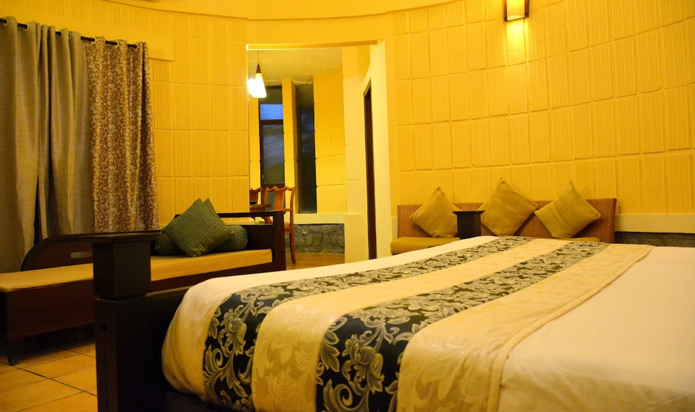 Kadkani Riverside Resort