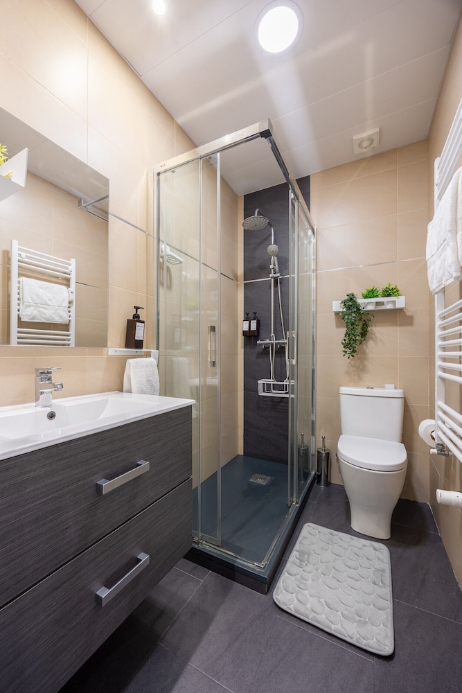 Mostenses in Madrid With 1 Bedrooms and 1 Bathrooms
