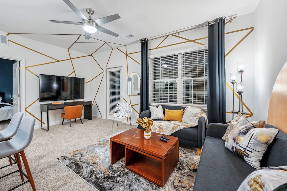 Luxurious Apartments - Pool Gym Bikes