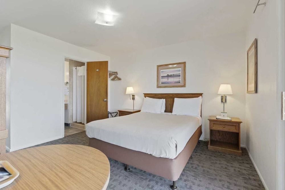 Crescent Beach Motel