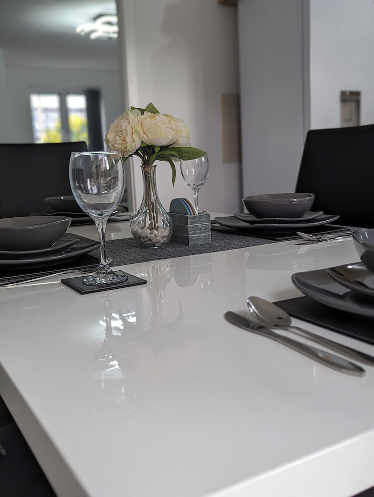 Modern House - 4 Bedrooms - Familyfriendly