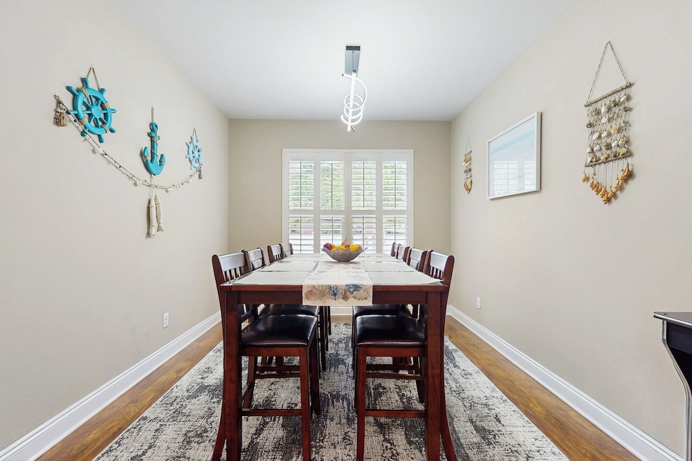 Spacious 5BR w/ Patio & W/D Near Beach
