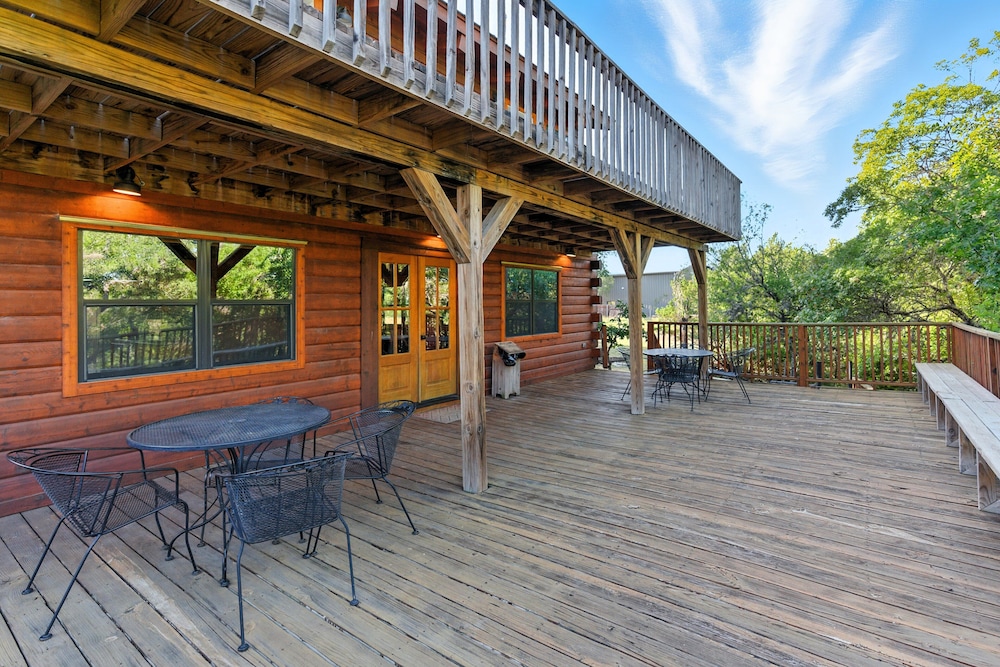 Frio Rivers Edge In The Heart Of Hill Country 3 Bedroom Cabin