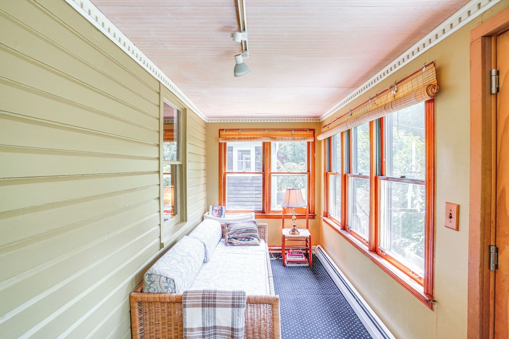 9 Mi to Dtwn Hudson: Pet-friendly Home w/ Pool