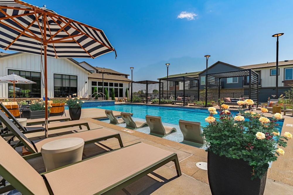 Landing Apartments Denver - Firestone