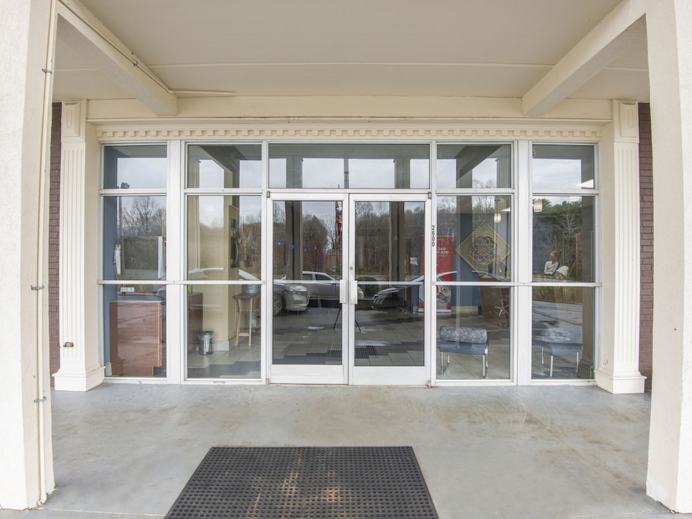Econo Lodge Forest City view 5