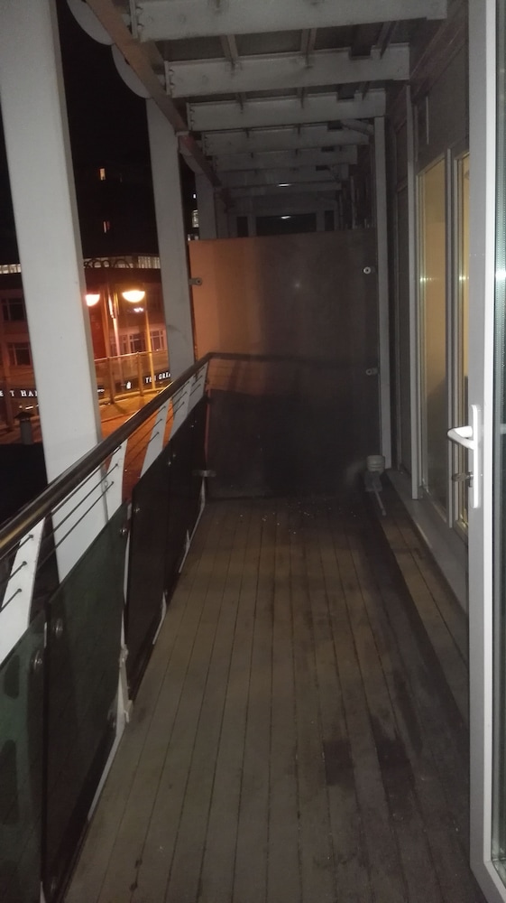 balcony