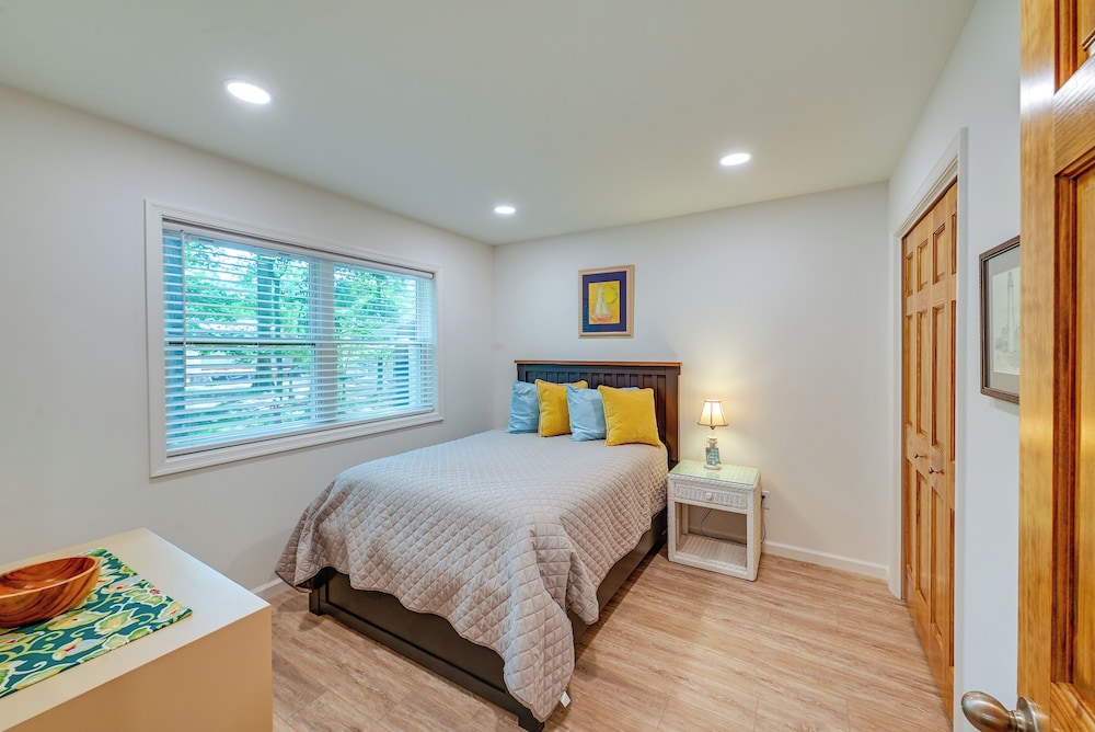 Coastal Comfort: Rehoboth Beach Getaway w/ Porch!