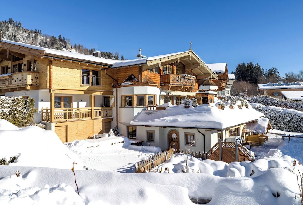 Luxury Chalet 330 m² Sauna, Jacuzzi & Mountain View