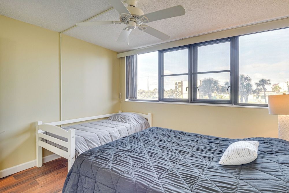 Balcony w/ Ocean Views: Daytona Beach Gem w/ Perks