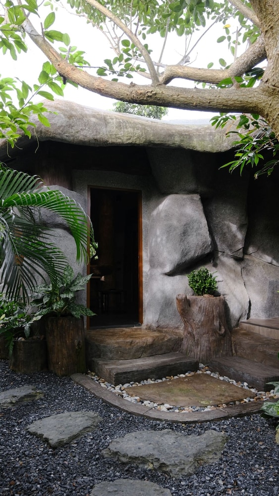 Lush Inn Phuket