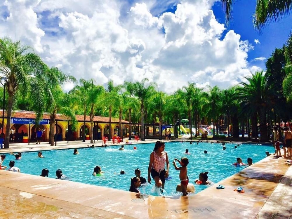 Guamúchil Parque Acuático & Cabañas