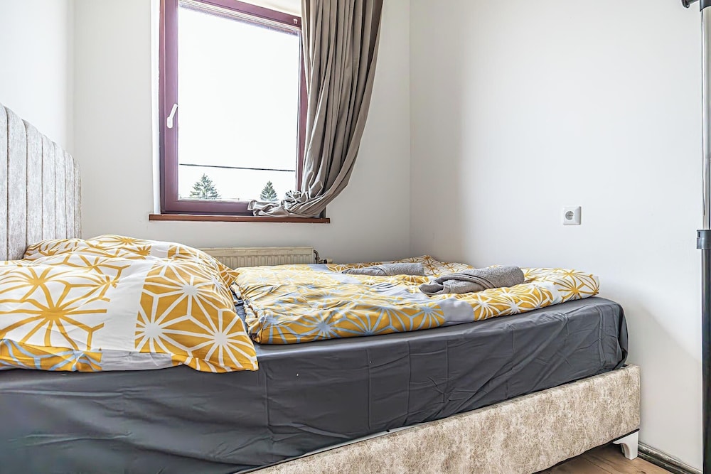 Cozy House Terrace &Garden Sleeps 34