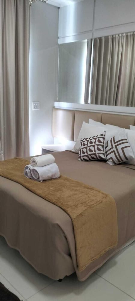 Sobrado 1 Suite 2 quartos AC 1km Shop JL