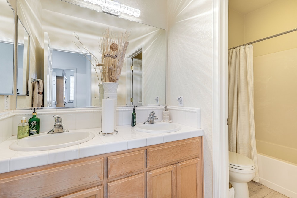 3 Mi to Main St Tracy: Homey Retreat w/ Game Room!