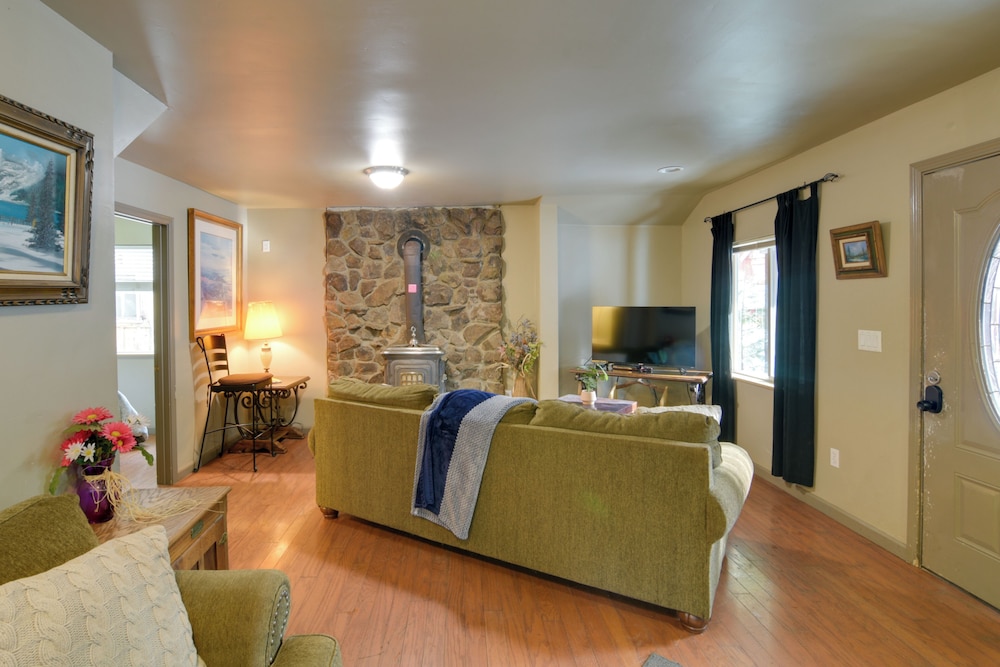 Fire Pit & Trails On-site: Butte Meadows Retreat!