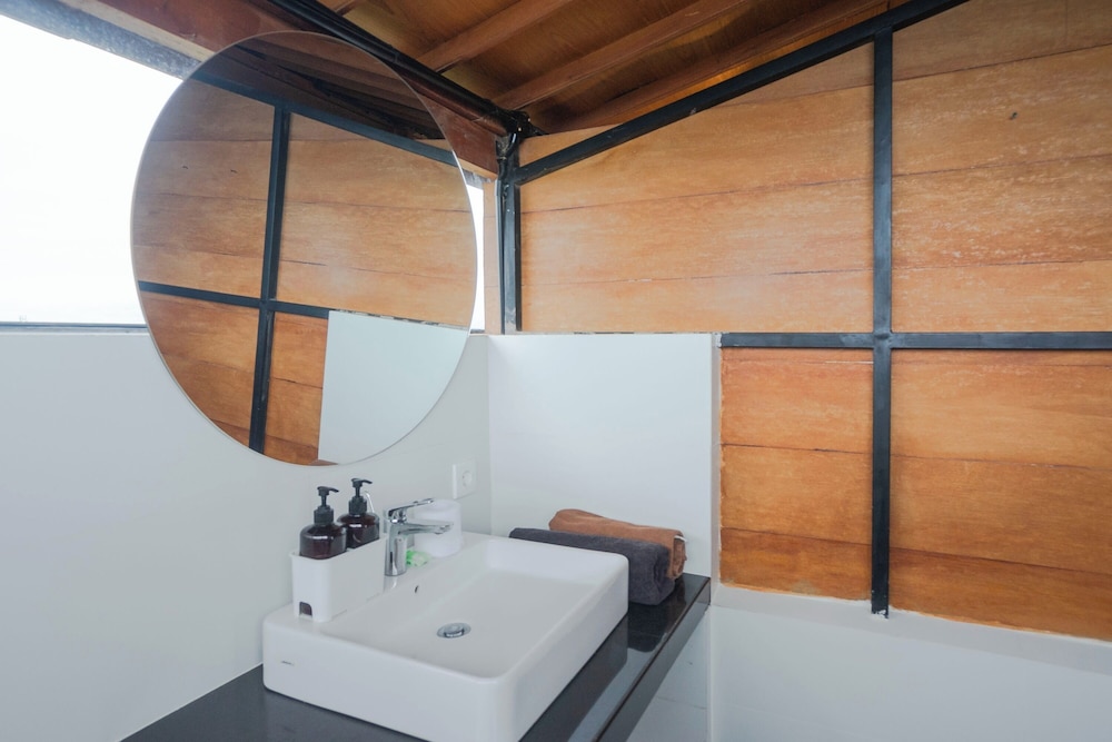 Sky Apartments And Suites