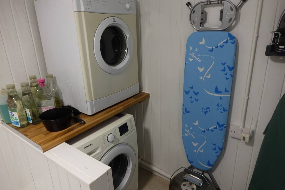 Sleeps 2 - Garden & Hot Tub Option view 4