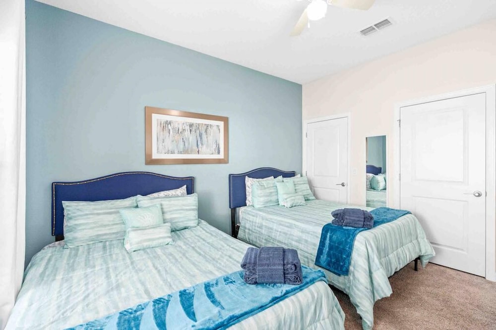 Super Dope- FUN Electric Home W Pool Amenities