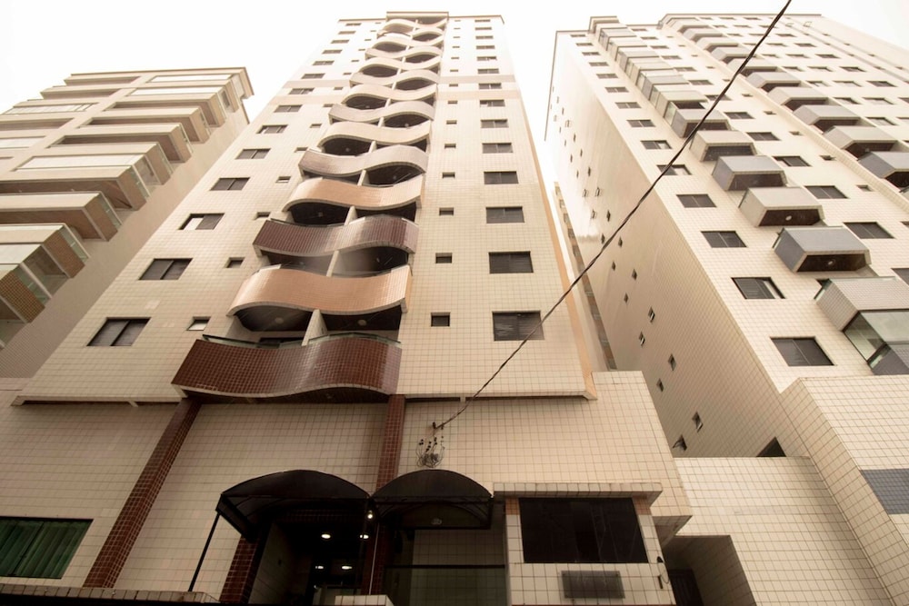 Apto com Excelente Localiza o a 50m da Praia