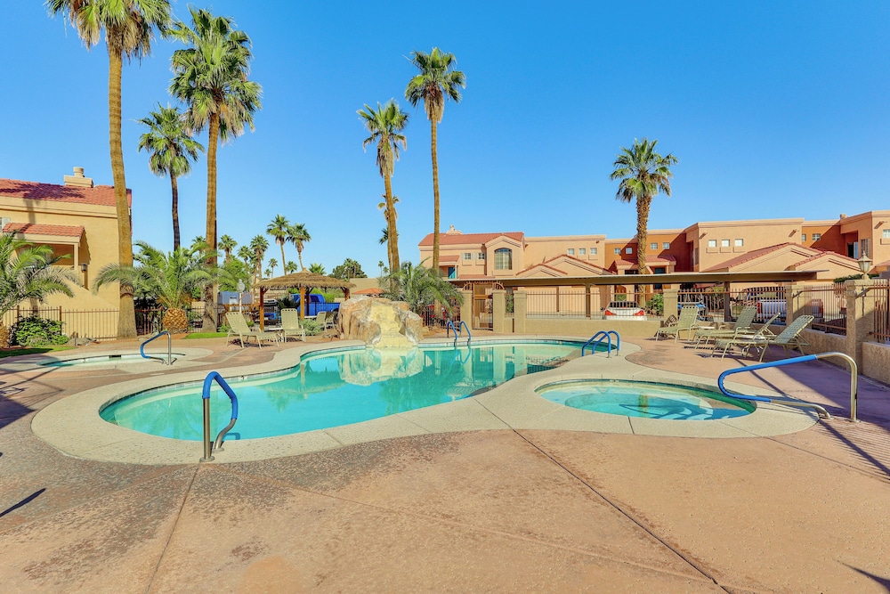 Walk to Rotary Park: LHC Condo w/ Private Patio