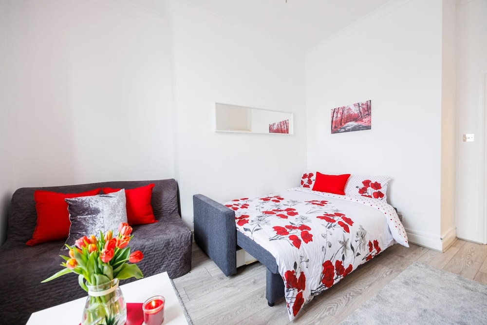 Kensington Charming and Bright Flat