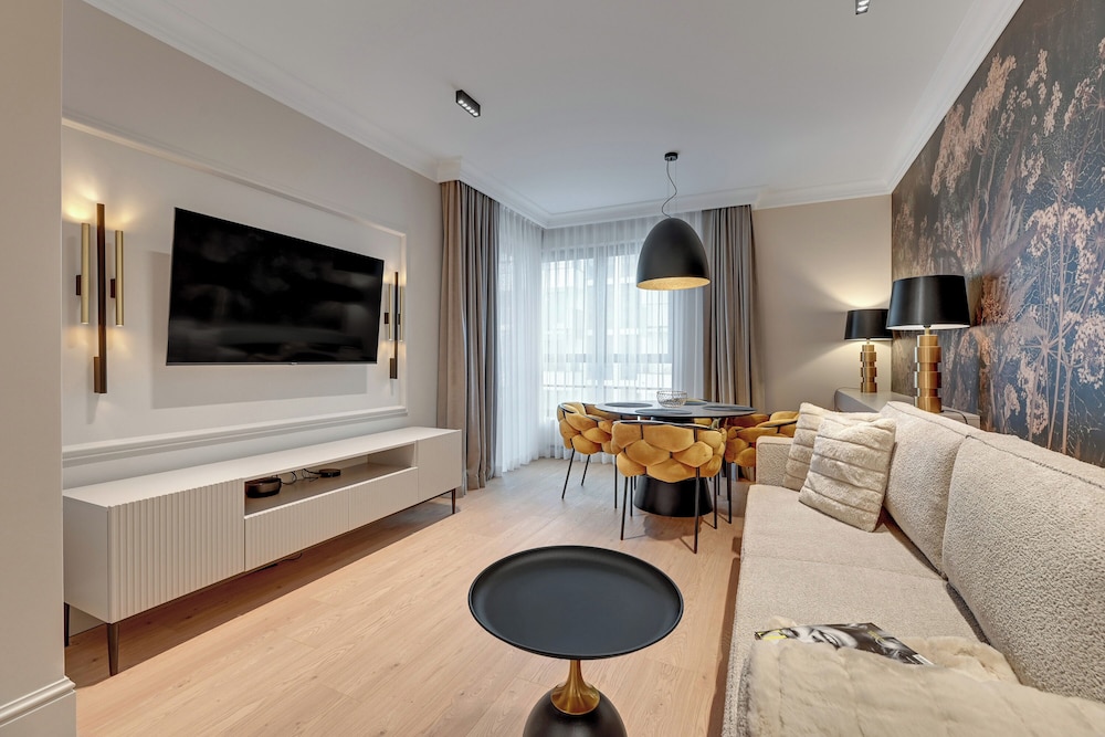 Doki Living - Foodhall & Parking by Downtown Apartments