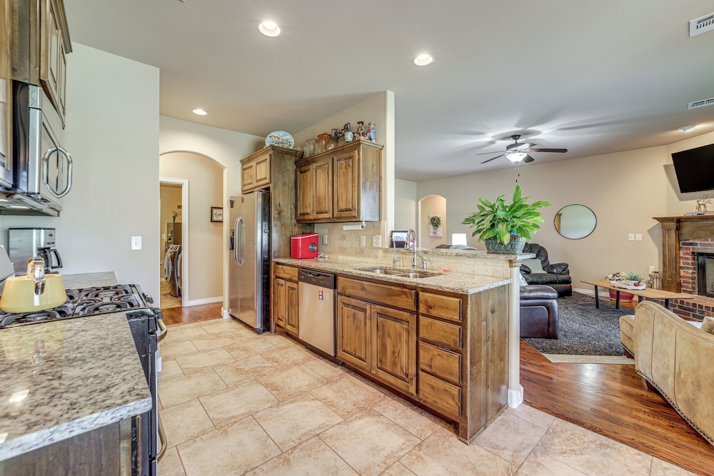 Tulsa Area Retreat w/ Trail Access + Private Patio