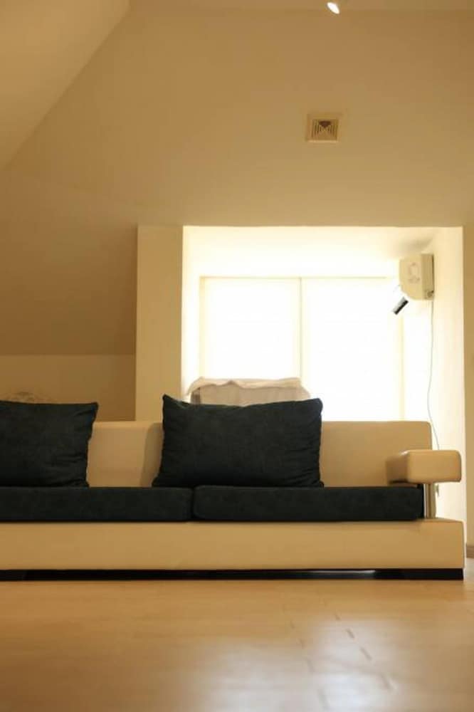 The Lake House 1 in Shkod r