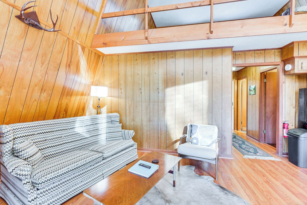 Hot Tub, Deck & Fire Pit: Secluded Cabin in Murphy