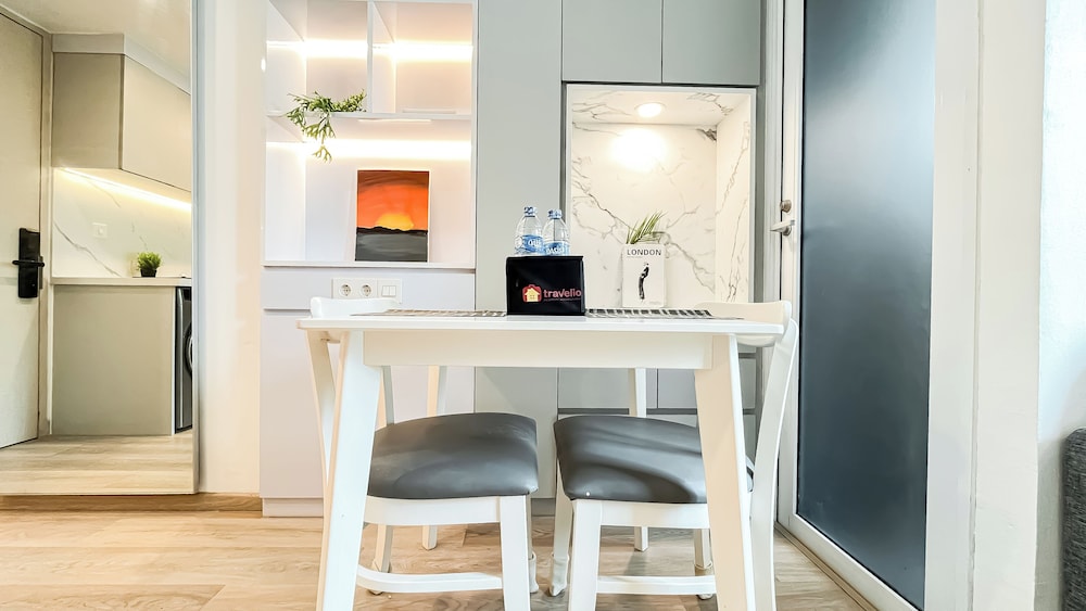 Modern Classic Touch 1Br Apartment At Tokyo Riverside Pik 2