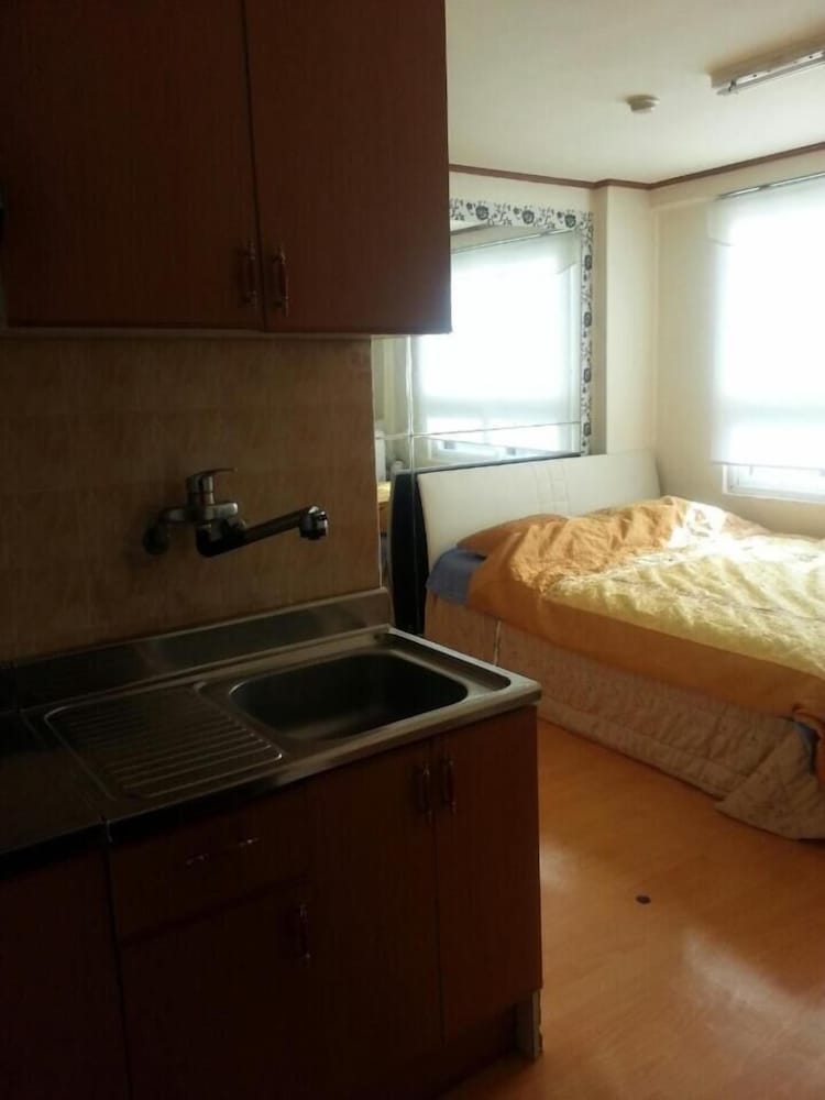 Hwaseong Guest House - Hostel