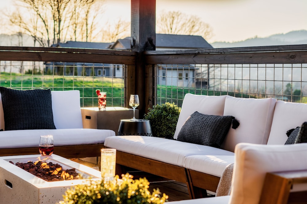 The Luxe 4 Bedroom Cabin
