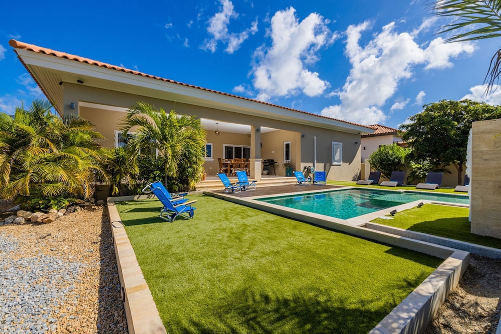 Amazing 4BR 3BA Villa Palm Beach w NEW Pool