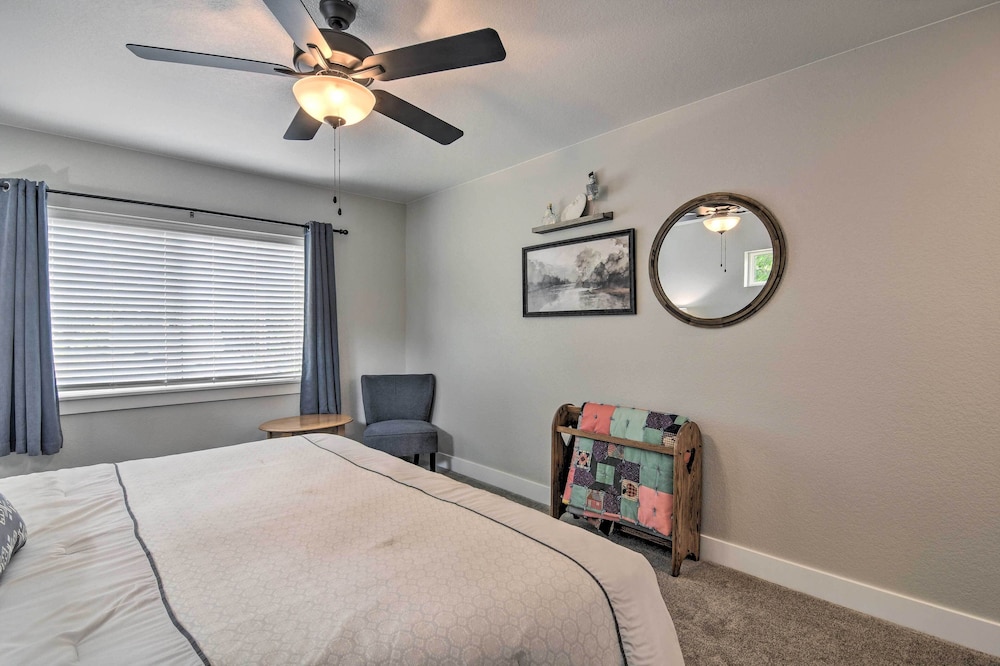 < 1 Mi to Downtown: Gorgeous Loveland Townhome! view 2