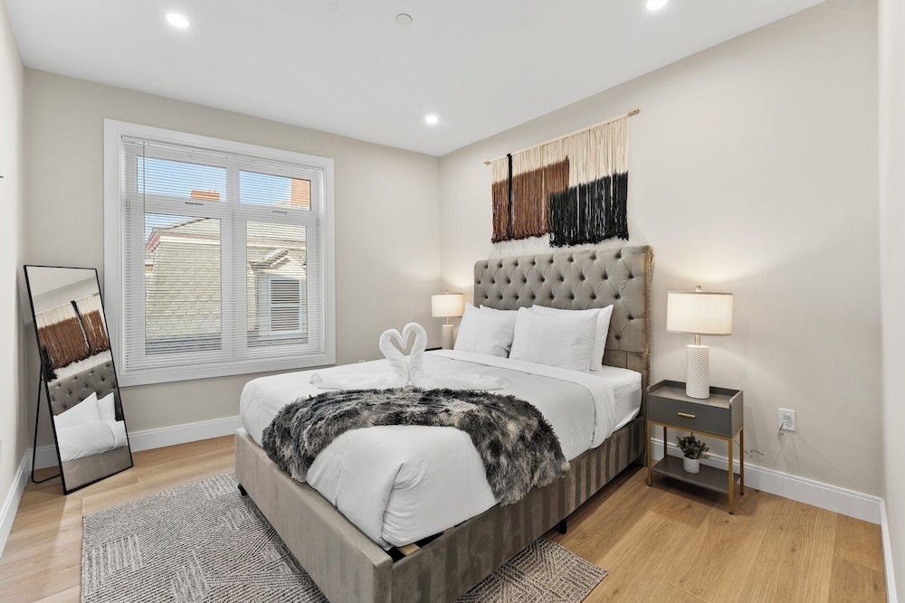 Luxury 2BR near Cambridge