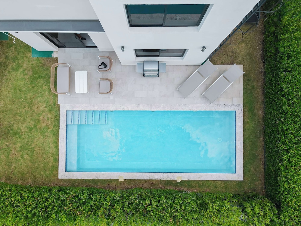 Stylish 3BR Villa by Vistacana Rentals
